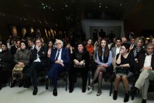 "Без вас": в Баку прошла встреча с народным писателем Анаром (ФОТО)