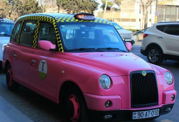В Баку будет увеличено количество женщин-таксистов (ФОТО)
