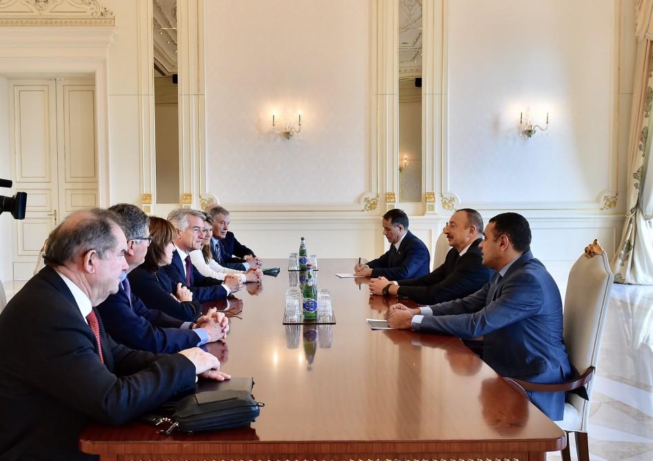 Президент Ильхам Алиев принял делегацию французских сенаторов  (ФОТО)