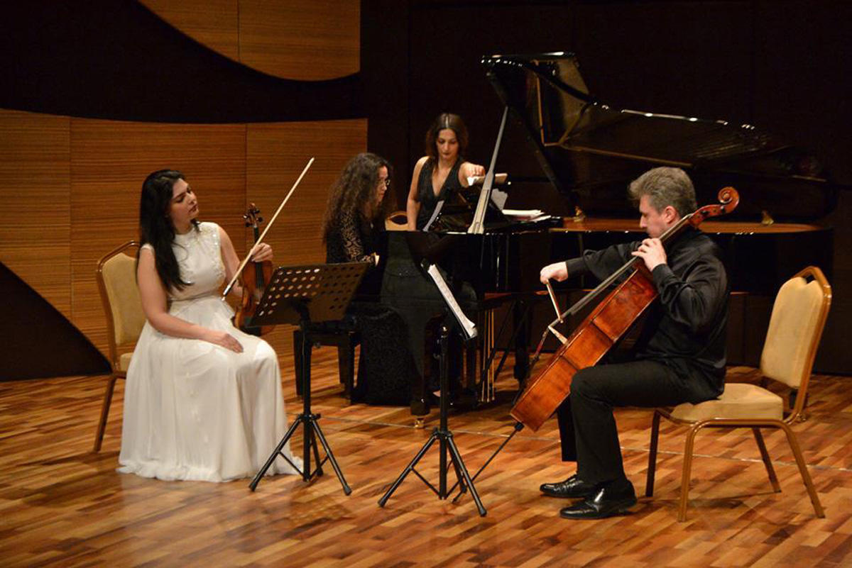 Beynəlxalq Muğam Mərkəzində "Bahar süitası" klassik musiqi axşamı keçirilib (FOTO)