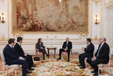 Президент Ильхам Алиев встретился во Франции с заместителем гендиректора группы SUEZ (ФОТО)