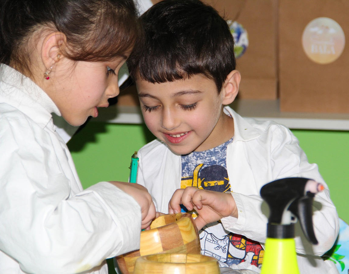 “Uşaqlar üçün ekoloji laboratoriya” çərçivəsində təlim keçirilib (FOTO)