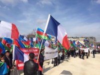 Azerbaijanis stage rally in support of Ilham Aliyev in Paris (PHOTO)