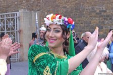 Праздничное шествие "Илахыр чершенбе" на улицах Баку – встречаем Новруз (ФОТО)