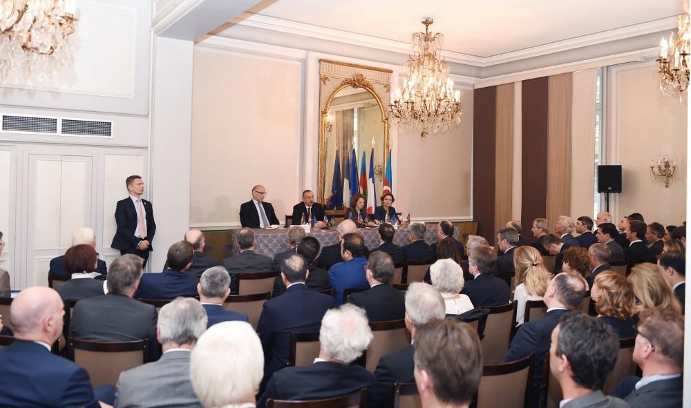 Президент Азербайджана Ильхам Алиев встретился с членами бизнес-совета Движения предприятий Франции (ФОТО)