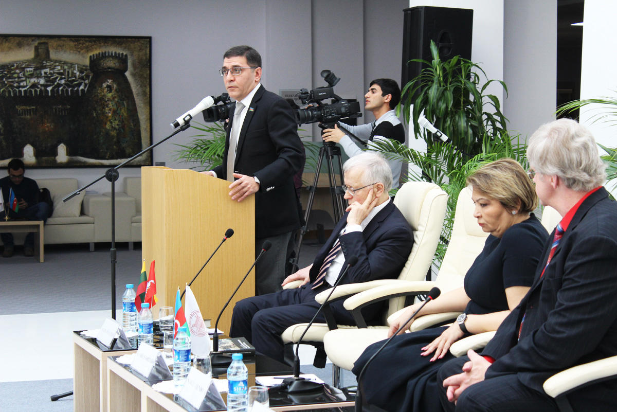 В Баку состоялась презентация книг известных литовских авторов (ФОТО)