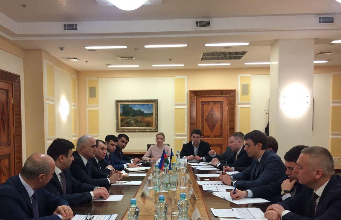 Порошенко поддерживает открытие торгового дома Азербайджана в Киеве (ФОТО)