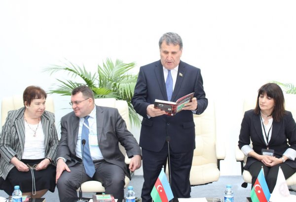 В Баку состоялась презентация книги венгерского автора (ФОТО)