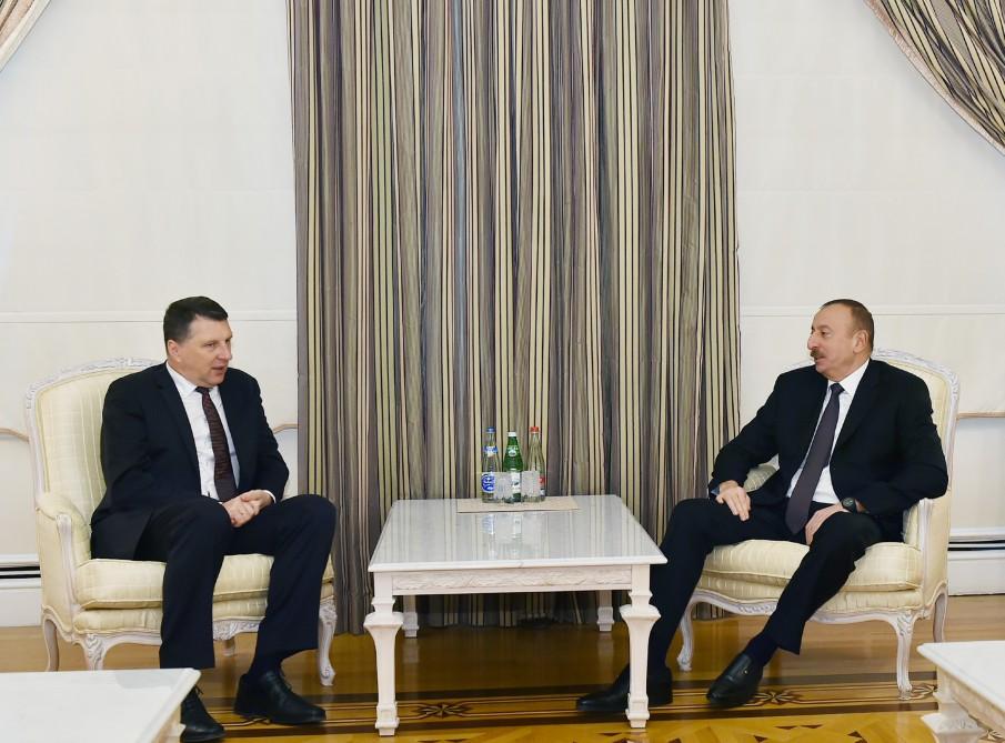 Президент Ильхам Алиев встретился с главой Латвии