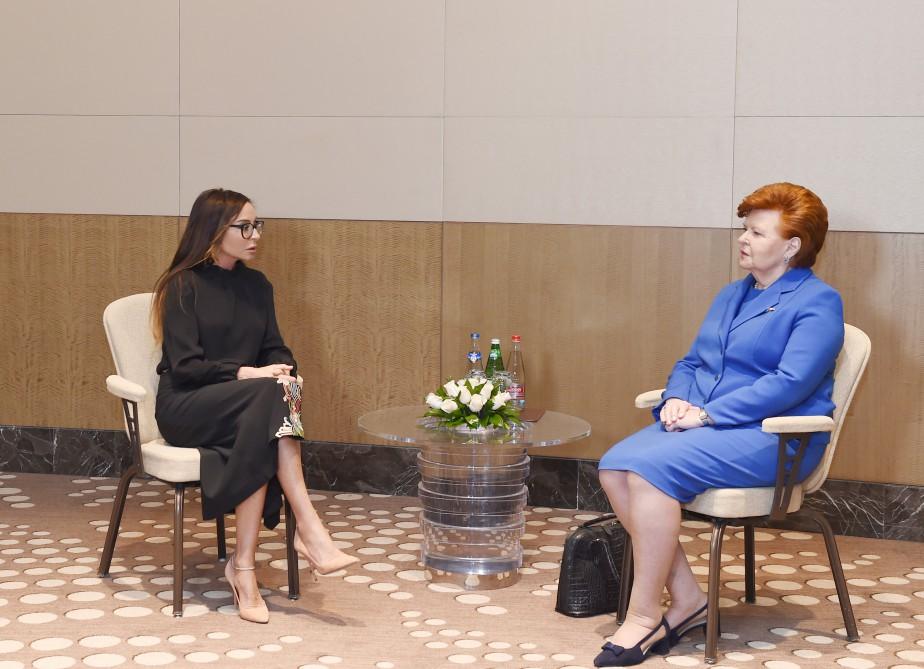 Birinci vitse-prezident Mehriban Əliyeva Latviyanın sabiq Prezidenti Vayra Vike-Freyberqa ilə görüşüb (FOTO)