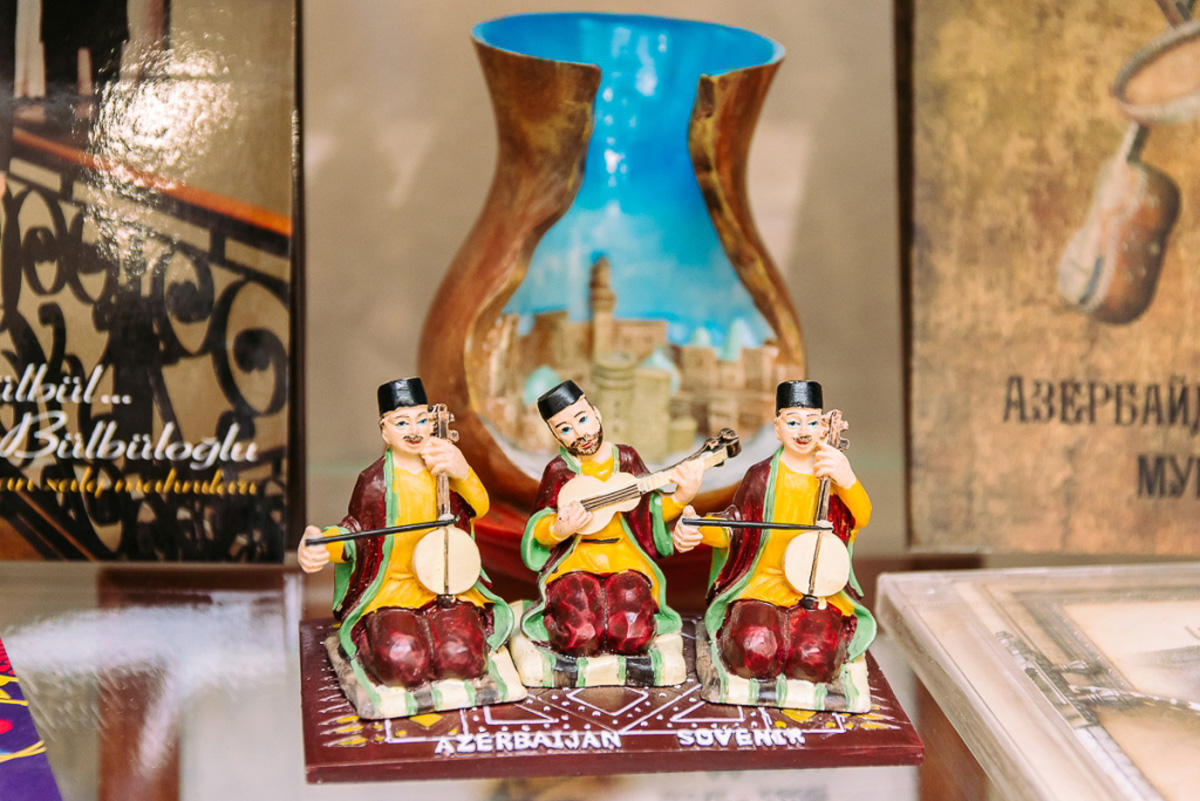 Азербайджанцы подарили российским школьникам праздник Новруза (ФОТО)