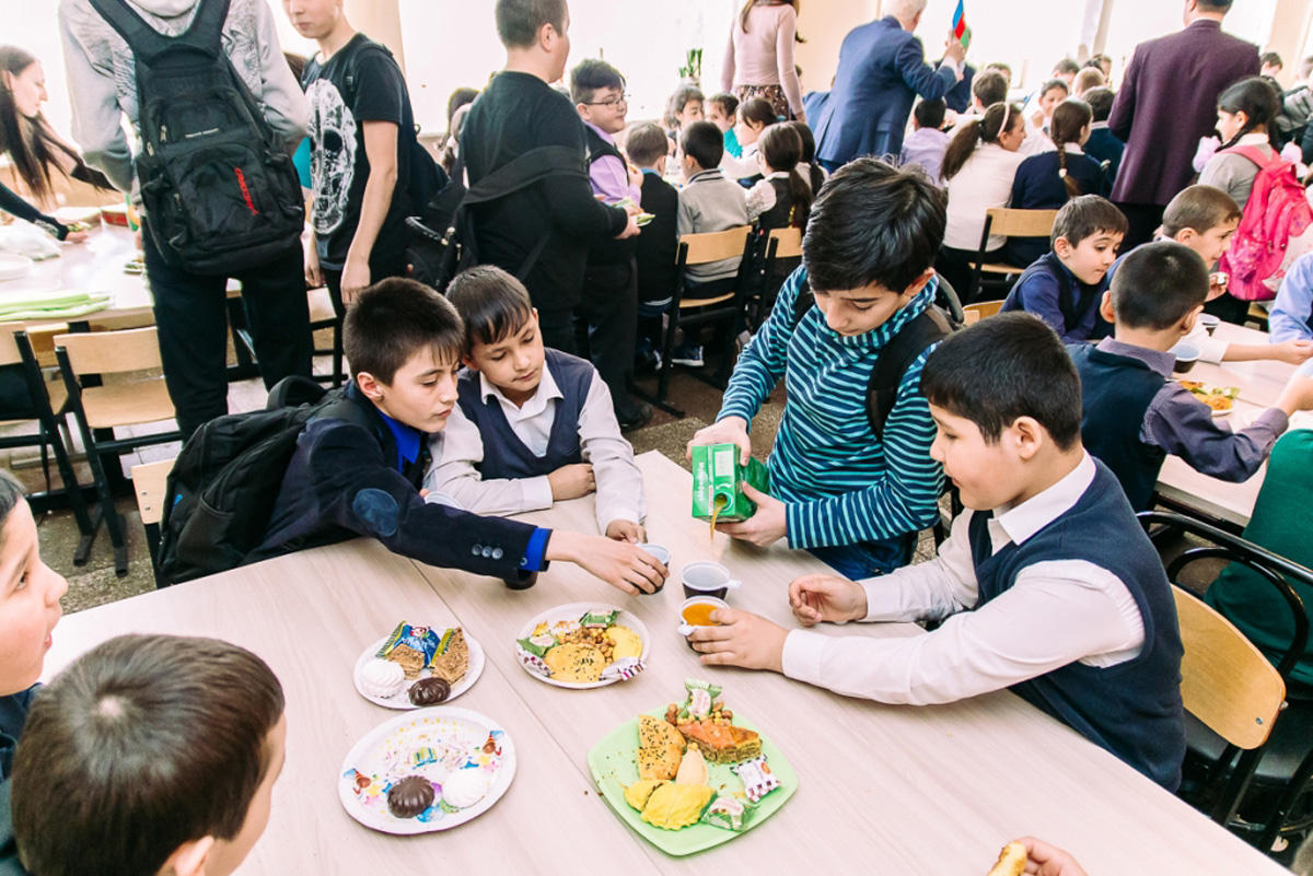 Азербайджанцы подарили российским школьникам праздник Новруза (ФОТО)