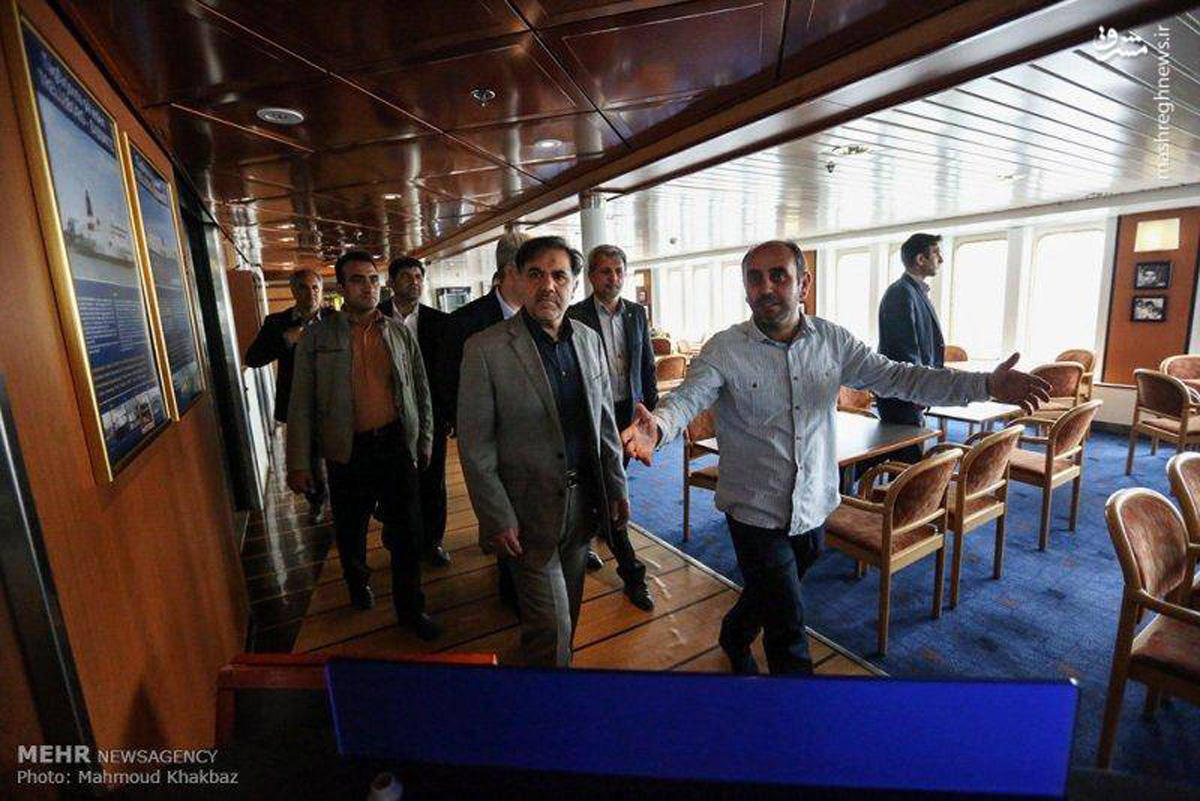 Biggest ever tourist ocean liner reaches Iranian coast (PHOTO)