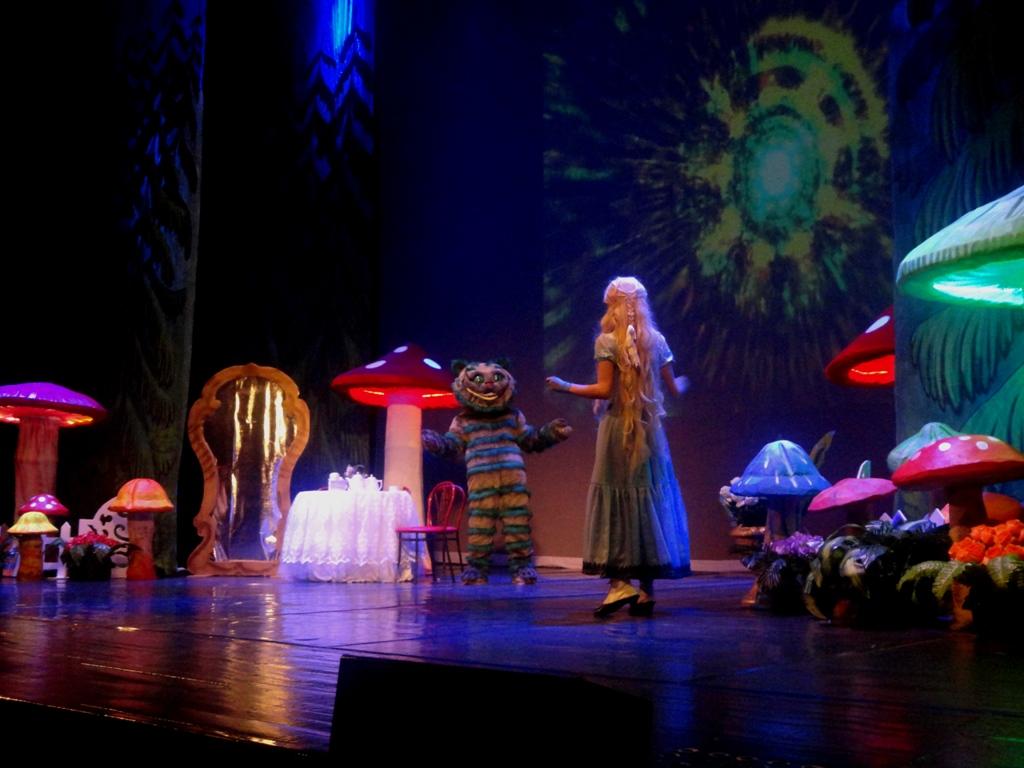 В Баку состоялась грандиозная премьера шоу-мюзикла "Алиса - навстречу новым приключениям" (ФОТО)