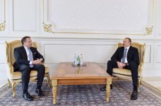 Президент Ильхам Алиев принял верительные грамоты послов Дании и Португалии (ФОТО) (версия 2)