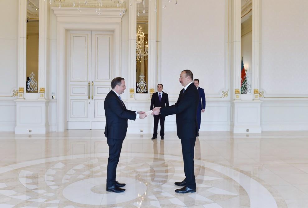 Президент Ильхам Алиев принял верительные грамоты послов Дании и Португалии (ФОТО) (версия 2)