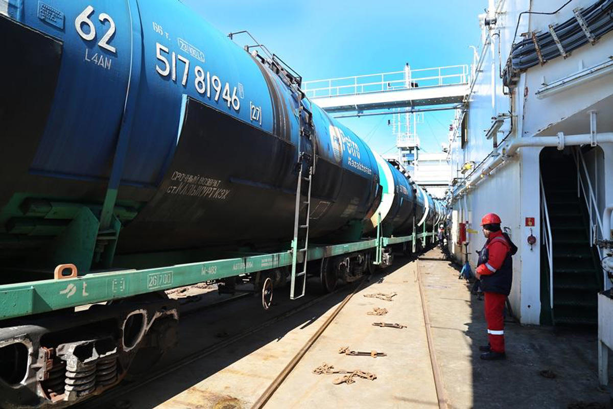 Azerbaijan receives first cargo from Kazakhstan’s Kuryk port (PHOTO)