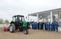 President Aliyev visits cotton plantation in Giragli village (PHOTO)