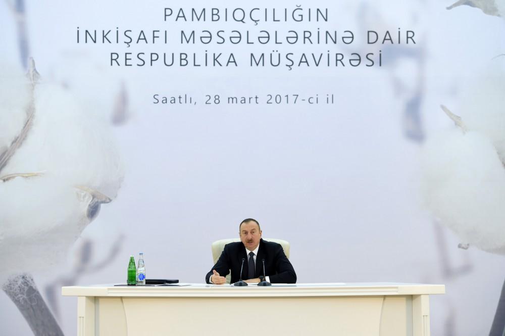 Президент Азербайджана Ильхам Алиев: Меня интересует, чтобы граждане, работающие в хлопководстве, каждый день приносили в свой дом деньги