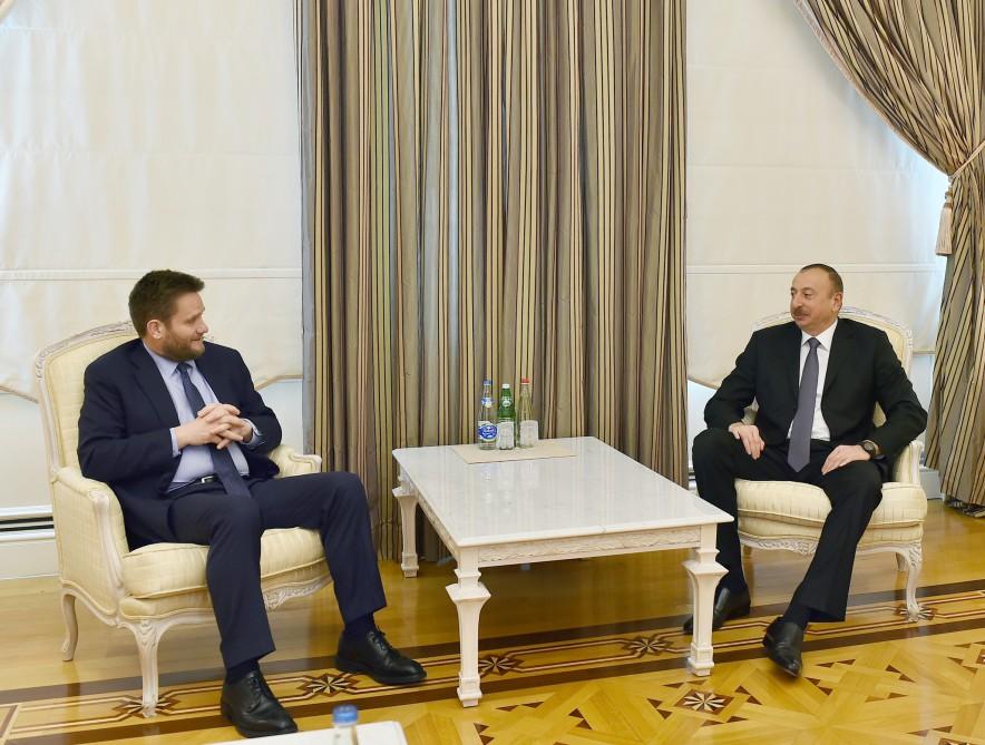 Ilham Aliyev receives BP regional president and COO (PHOTO)