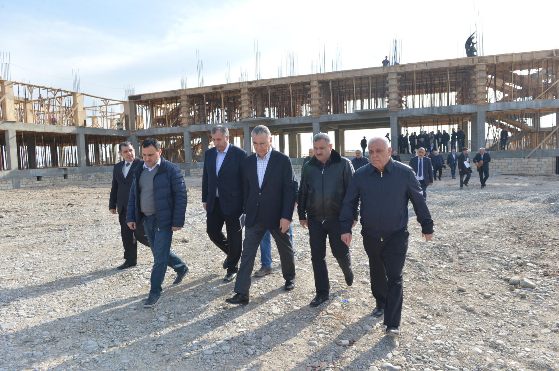 Вице-премьер ознакомился со строительством жилого квартала для вынужденных переселенцев в Тертере