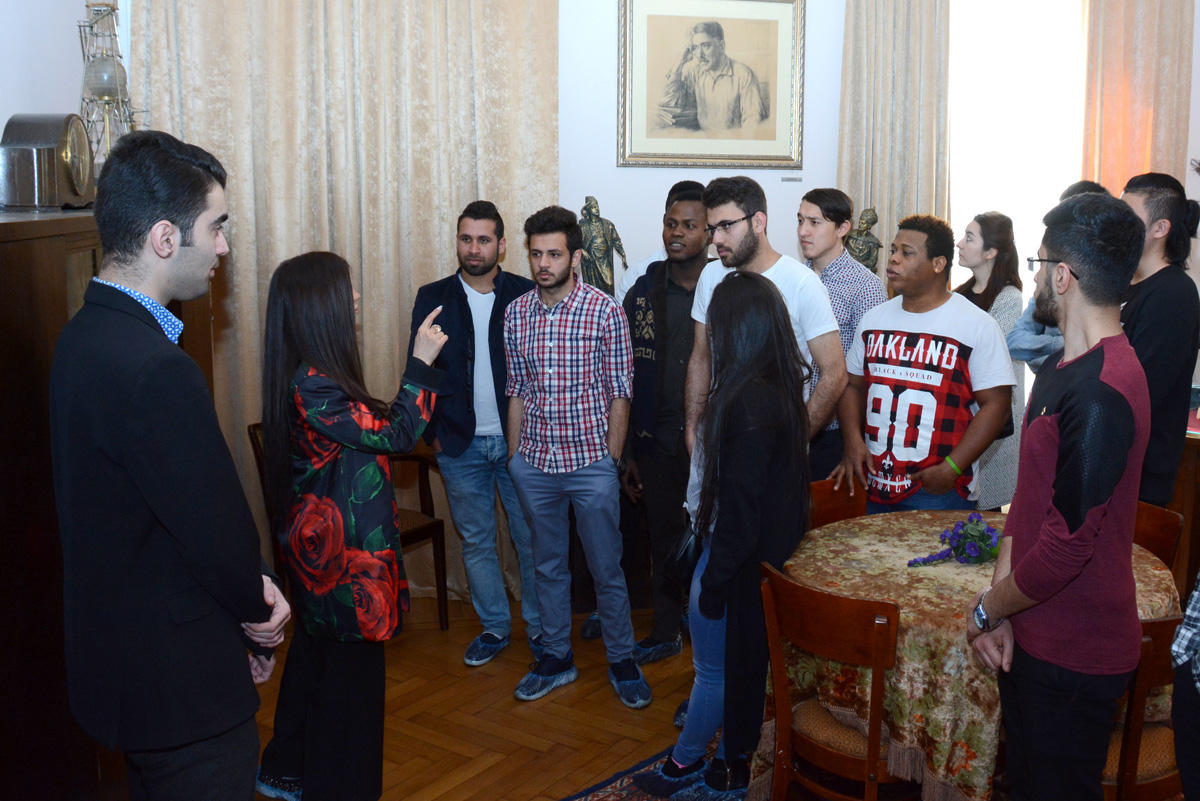 UNEC’s foreign students visit Samad Vurgun’s home-museum (PHOTO)