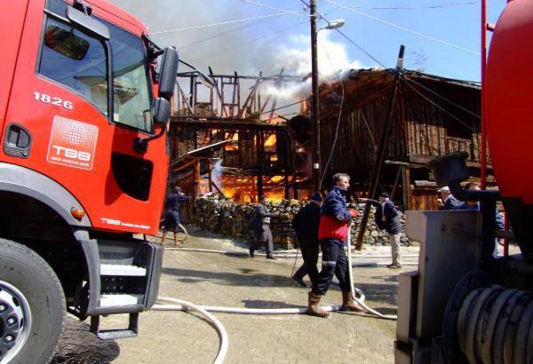 Çankırı'da dev yangın: 20 ev yanıyor
