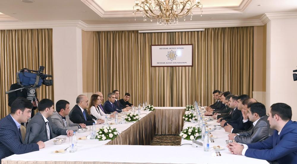 First VP Mehriban Aliyeva meets Azerbaijani soldiers, officers wounded in April battles (PHOTO)
