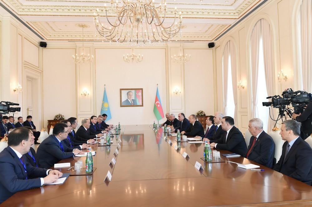 Azerbaijani, Kazakh presidents hold expanded meeting (PHOTO)