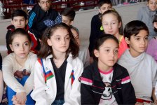 Azərbaycanlı gimnastlar yazıçı Çingiz Abdullayevlə görüşüb (FOTO)