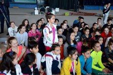 Azərbaycanlı gimnastlar yazıçı Çingiz Abdullayevlə görüşüb (FOTO)