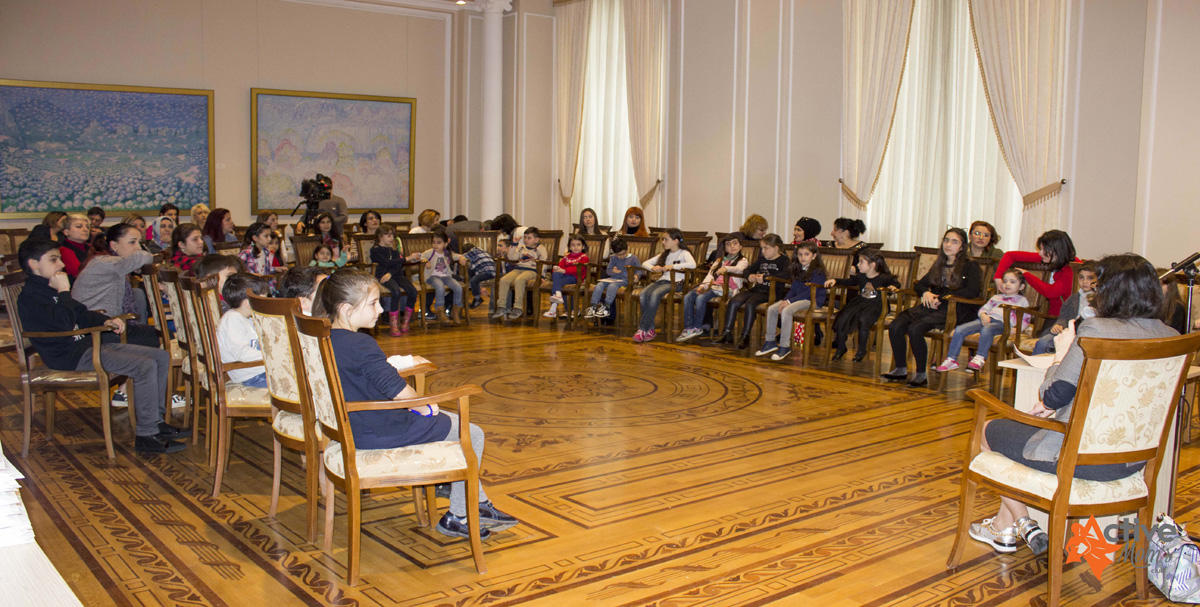 В Баку прошел интересный мастер-класс по сказкотерапии (ФОТО)
