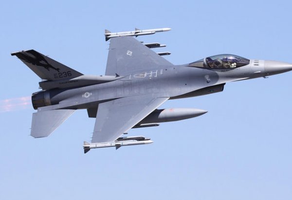 В Калифорнии разбился истребитель F-16
