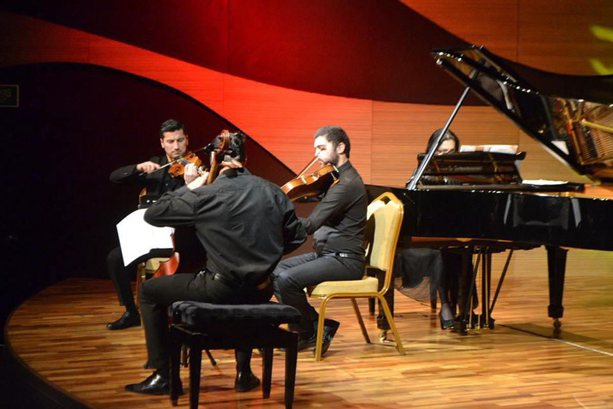 "Жемчужины классической музыки" на сцене Международного центра мугама (ФОТО)