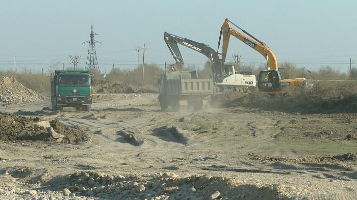 Yevlaxda 6 yaşayış məntəqəsini birləşdirən yol yenidən qurulur (VİDEO/FOTO)