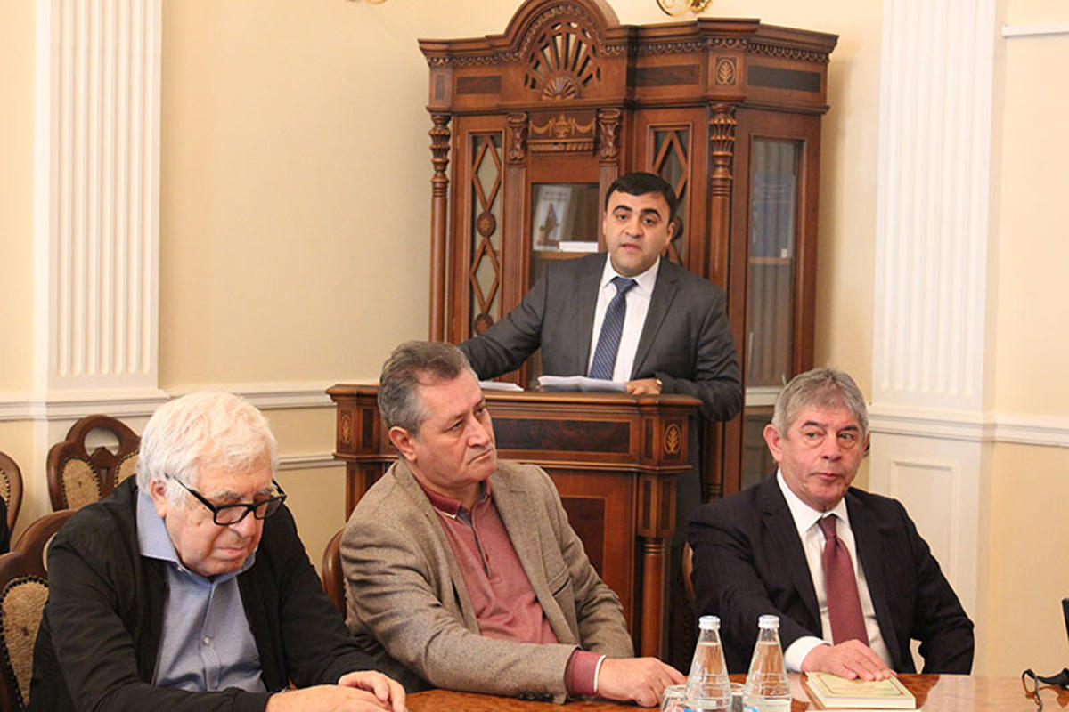 В Баку презентован проект "Азербайджанская литература на узбекском языке" (ФОТО)