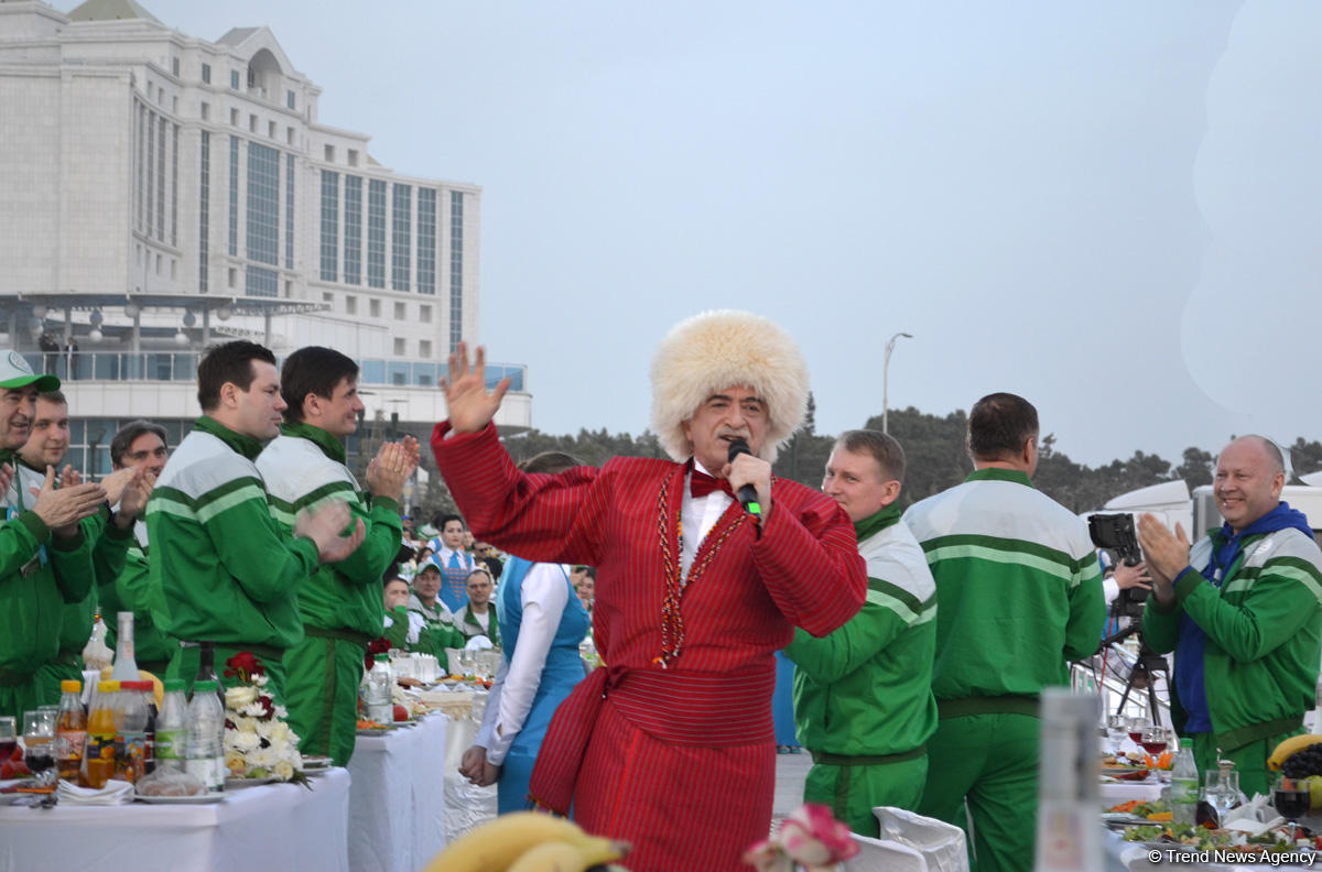 Полад Бюльбюльоглу выступил на гала-концерте в Туркменбаши (ФОТО)