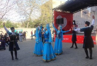 Праздничное открытие Бакинского шопинг-фестиваля в Ичери Шехер (ФОТО)