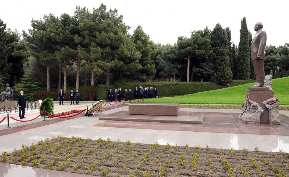 Russian Security Council secretary visits Heydar Aliyev's grave (PHOTO)