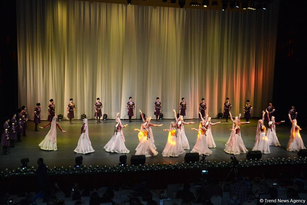 Bakı Şopinq Festivalının açılışında Dövlət Rəqs Ansamblının möhtəşəm premyerası (FOTO)