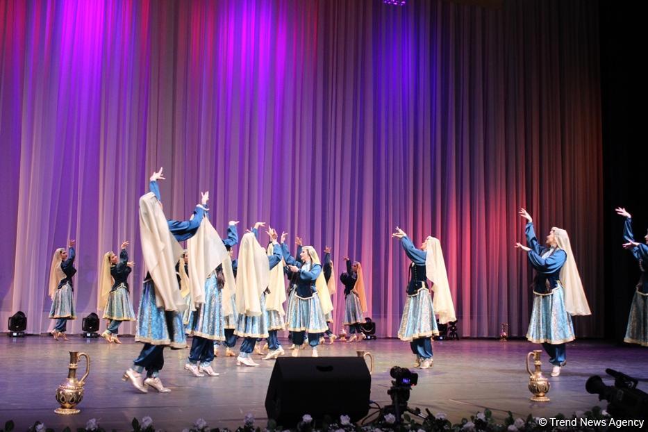 Гостям Исламиады представлено музыкальное и танцевальное искусство Азербайджана (ФОТО)