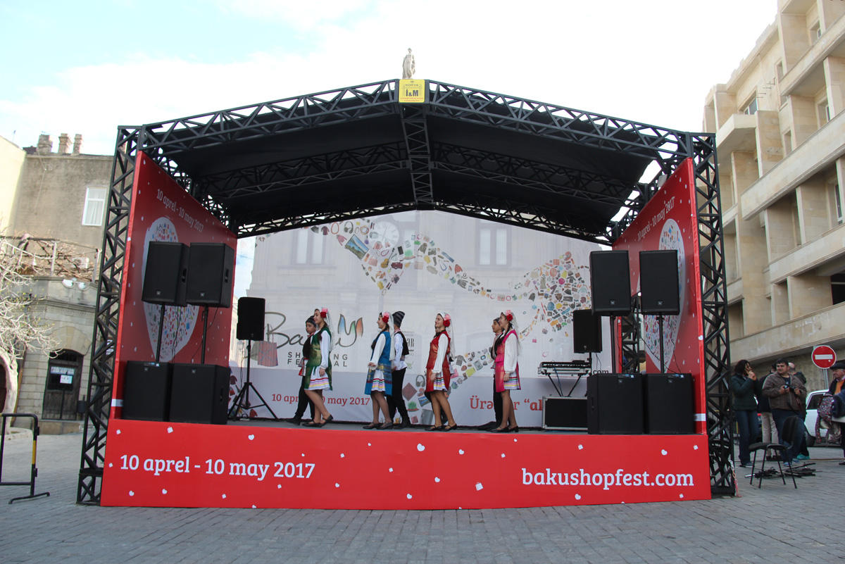 Бакинский шопинг-фестиваль в Ичери шехер (ФОТО)