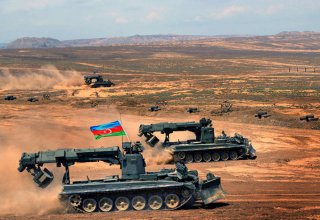 Азербайджан имеет право на самооборону и вправе переходить в контрнаступление - политолог