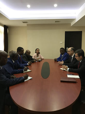 XİN-in Beynəlxalq İnkişafa Yardım Agentliyinin direktoru Cibutinin səhiyyə naziri ilə görüşüb