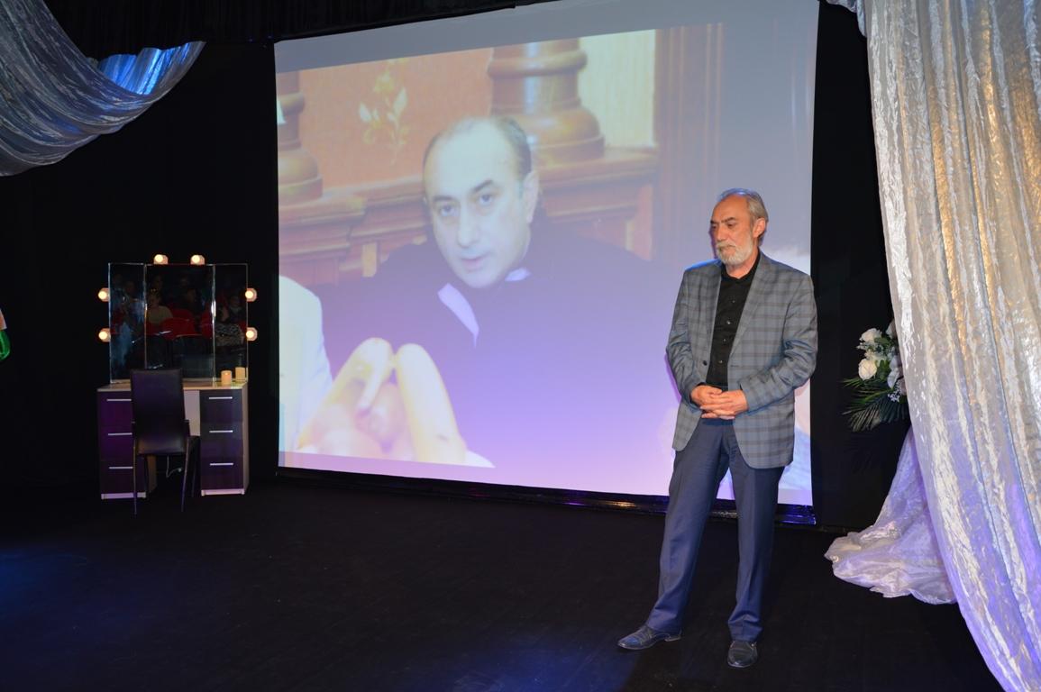 Азербайджанские актеры почтили память Рамиза Саркарова (ФОТО)