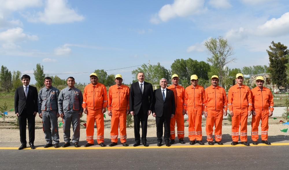 Президент Ильхам Алиев принял участие в открытии участка Мингячевир-станция Мингячевир автодороги Мингячевир-Бахрамтепе (ФОТО)