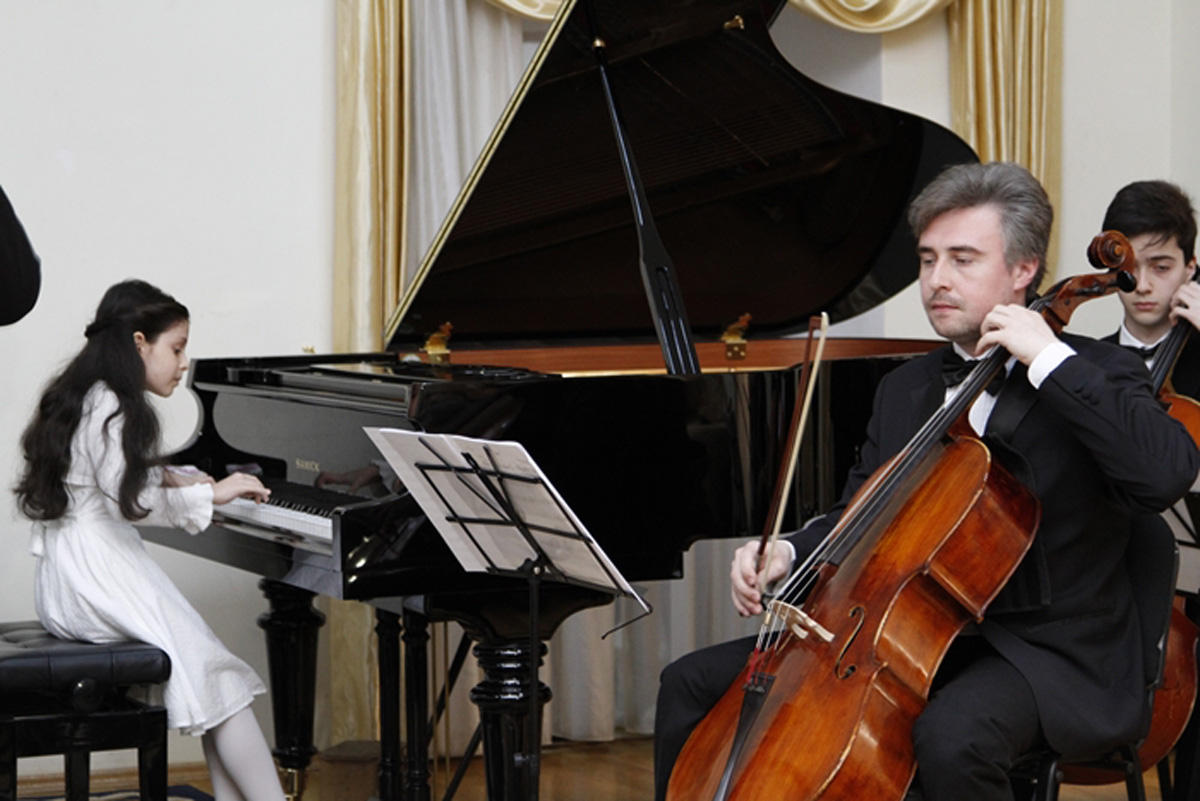 В Баку юные музыканты продемонстрировали свои достижения (ФОТО)