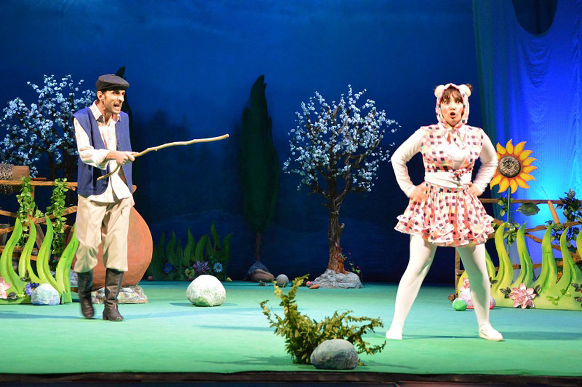Gənc Tamaşaçılar Teatrı 11 gün ərzində üç qastrol və bir festivalda iştirak edəcək (FOTO)