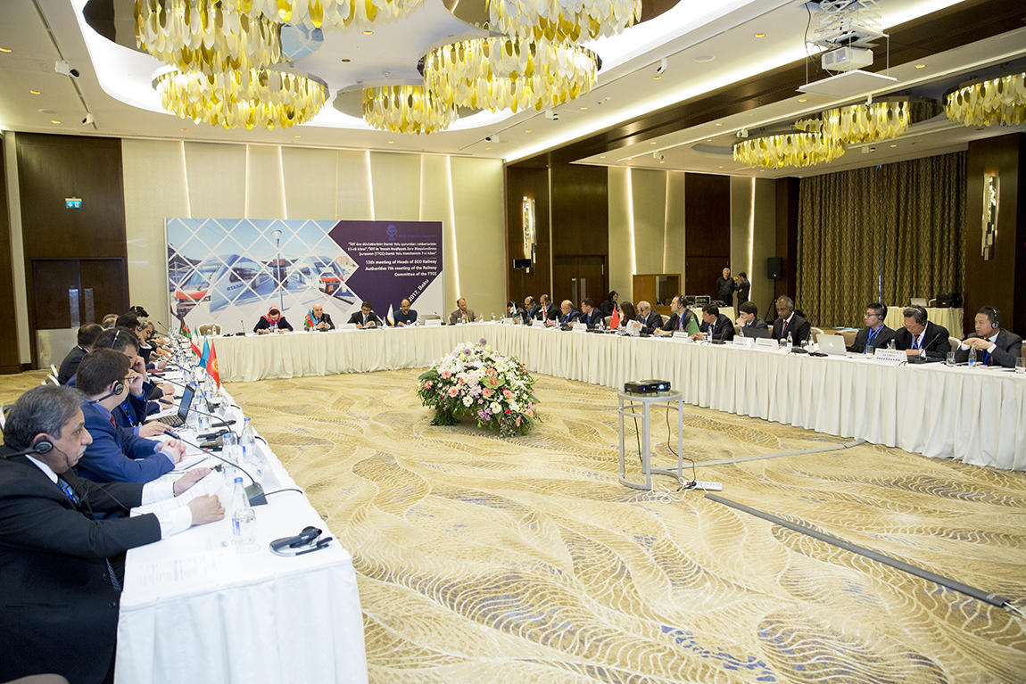 В Баку обсуждается региональное сотрудничество ж/д структур стран ОЭС (ФОТО)