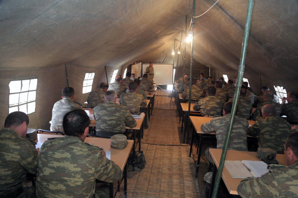 В ВС Азербайджана проводится боевая работа в соответствии с планом проведения учений  (ФОТО)